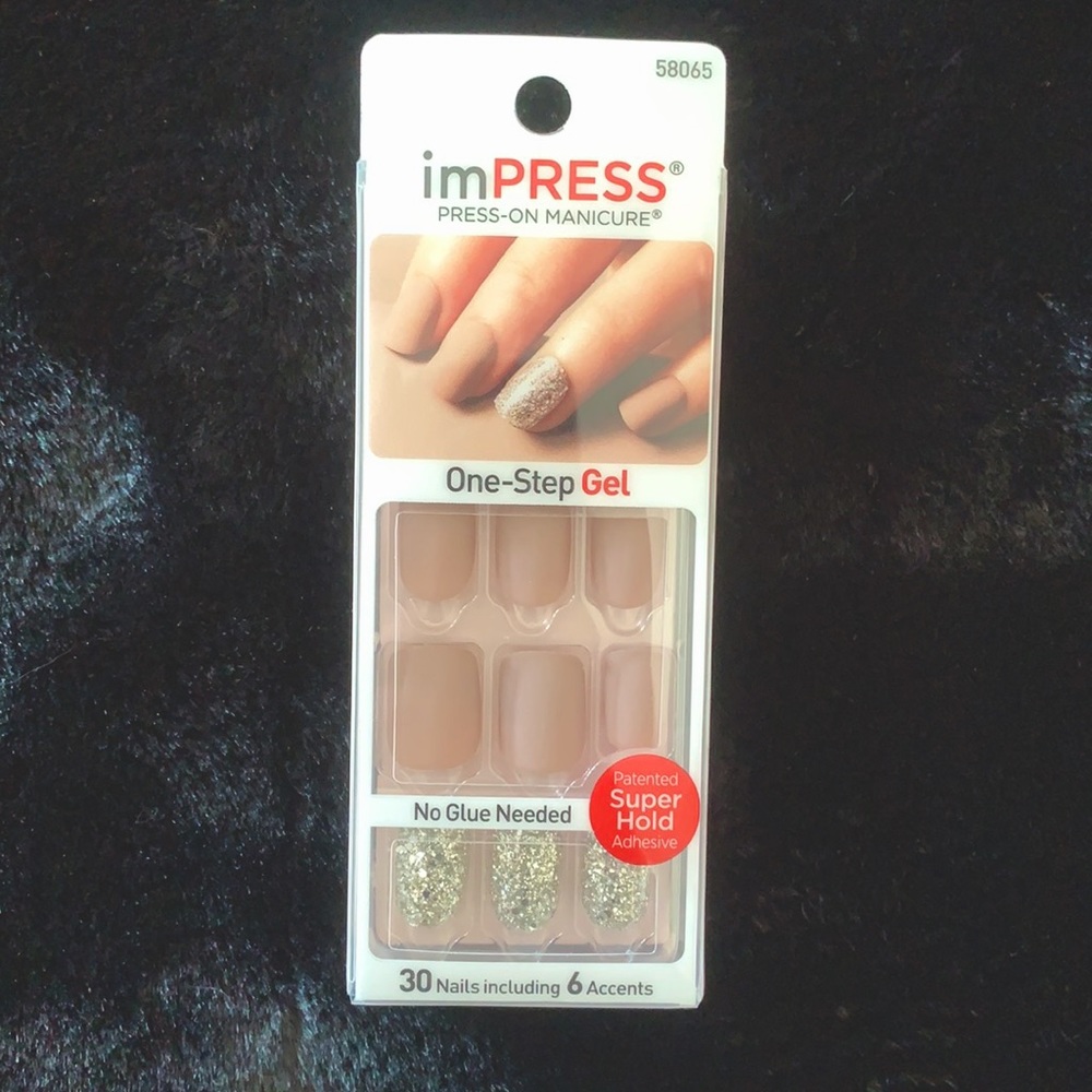 BRAND NEW fake nails